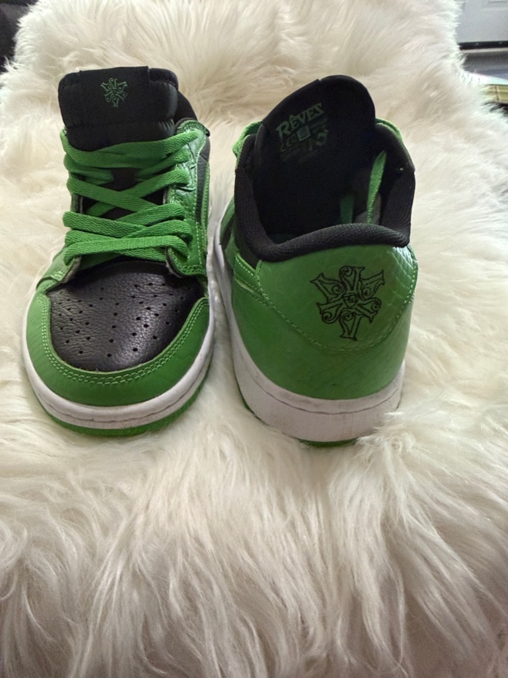 Green & Black Kids Low-Top Sneakers